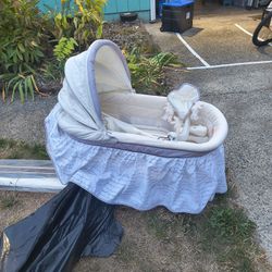 Simmons Kids Slumber Time Elite Gliding Bassinet 