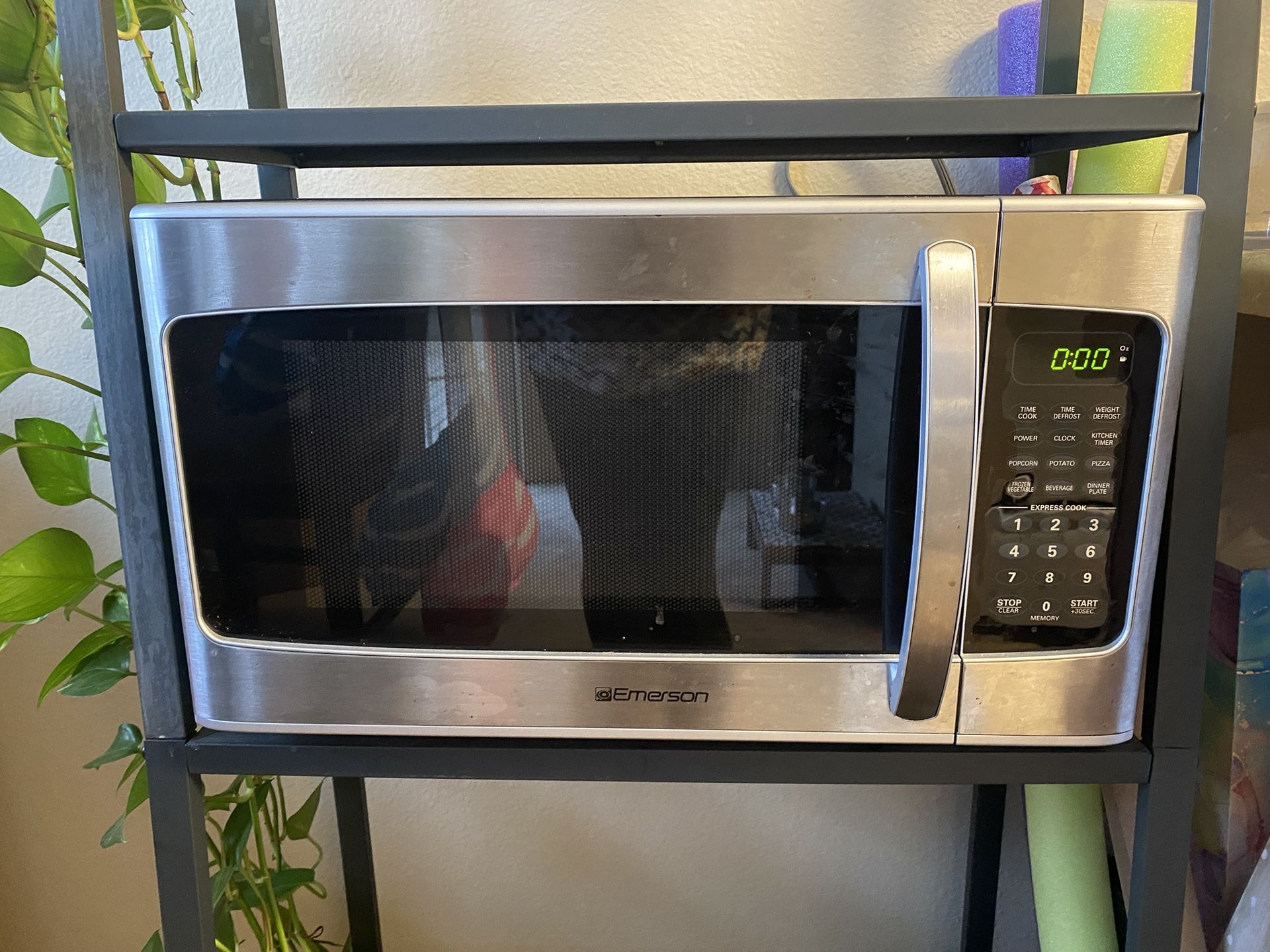 Emerson 1000W Microwave for Sale in WA OfferUp