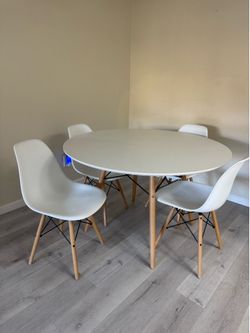 Round Dining Table and 4 Chairs