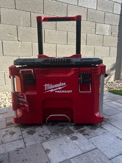 Milwaukee packout rolling tool chest