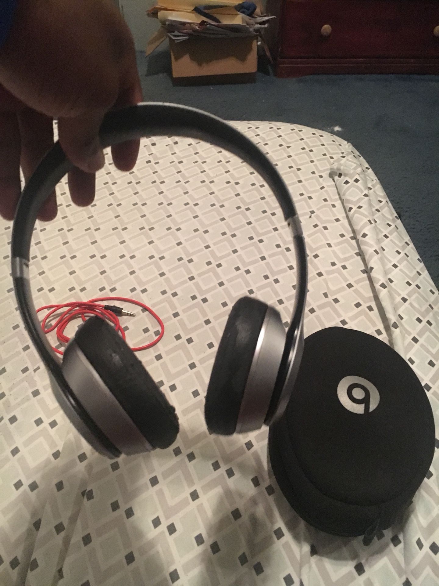Beats by Dre Solo 2 Bluetooth wireless headphones