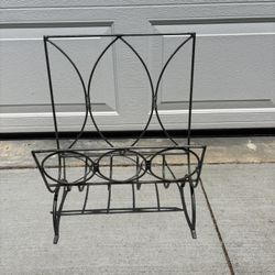 METAL MAGAZINE RACK. 