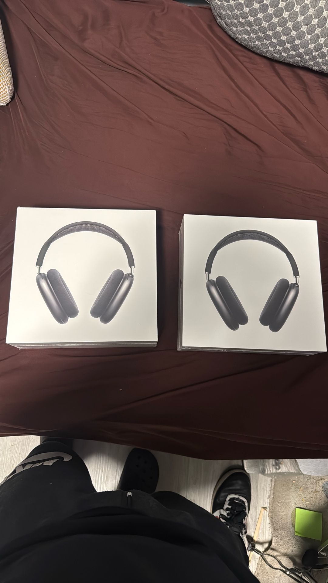 AirPod Max’s (black) 