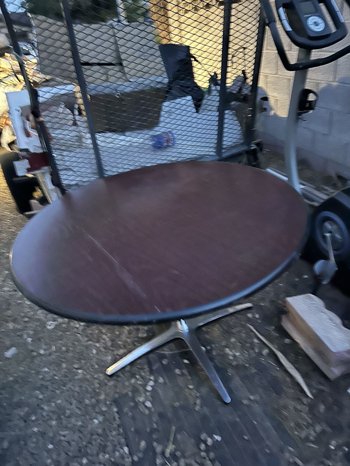 Round Table
