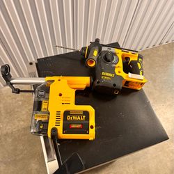 Rotary hammer w/vaccum