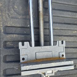 Siavonce 7-in Steel Woodworkers Vise

