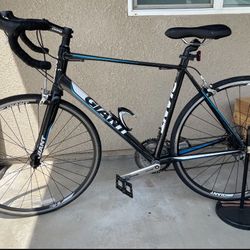 Giant Road Bike, Model Defy, Size ML