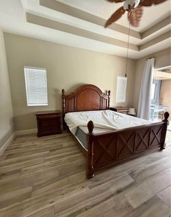 Cindy Crawford Bedroom set ( deliver available )