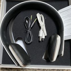 White Senwow LC-8600 Bluetooth Stereo Headphones