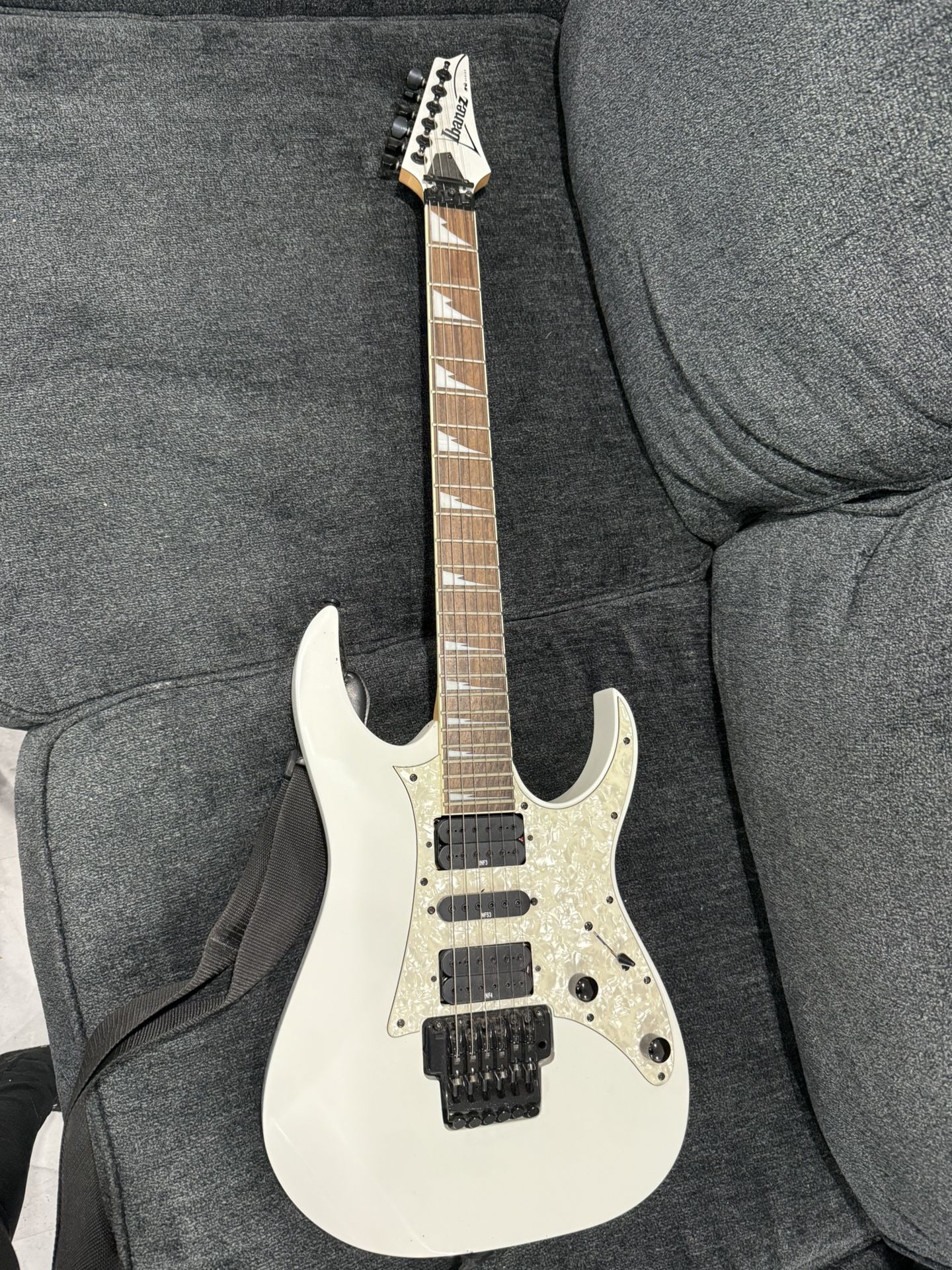 White Ibanez RG350