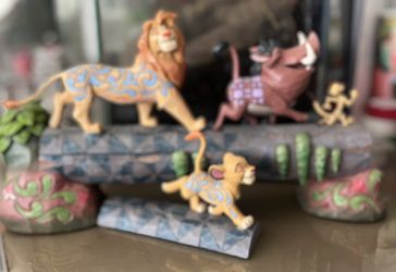 Lion King Wooden Statue