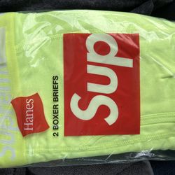 SUPREME 2XL GEAR AND NIKE DUNKS SIZE13