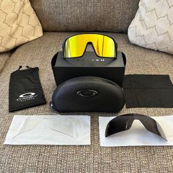 Oakley Sutro 
