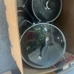 Set Of Pots 