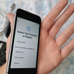 Apple iPhone SE 64GB (1st generation)