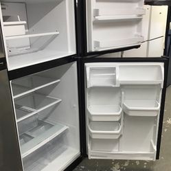 Whirlpool 18 Cu Ft Top And Bottom Fridge. 1 year Warranty 
