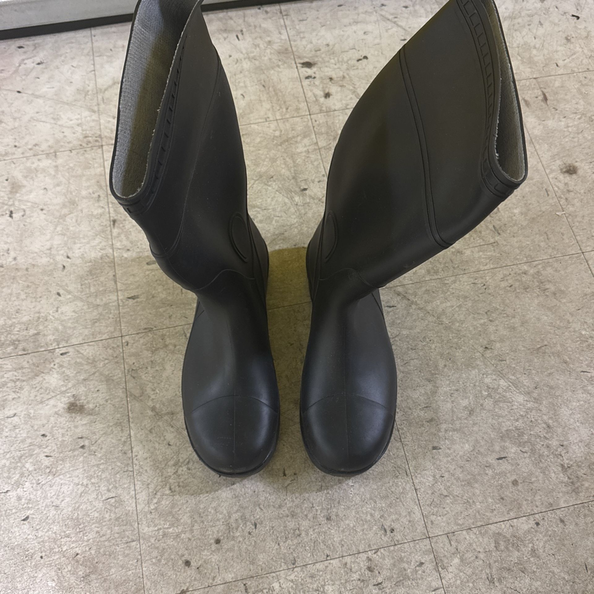 RUBBER WORK BOOTS