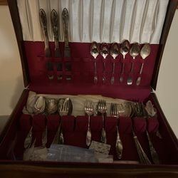 Community - Lady Hamilton Pattern Silverware Set