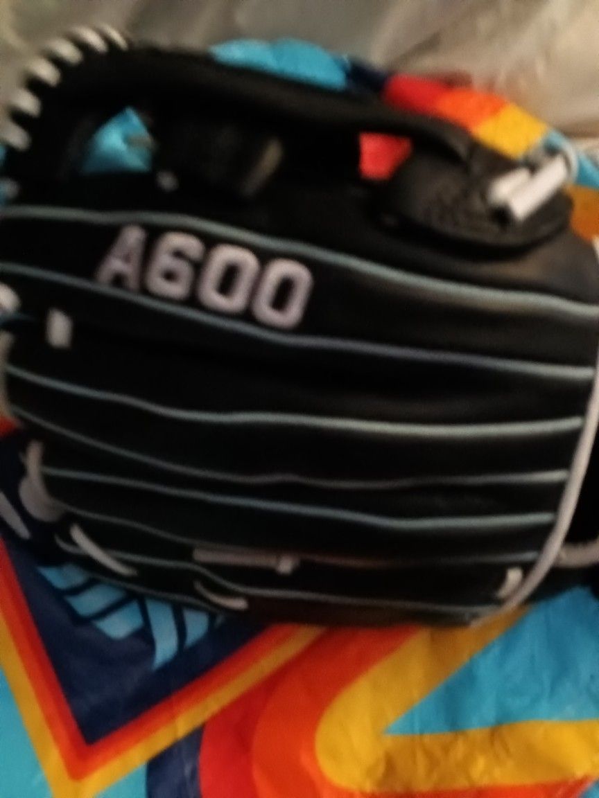 New Wilson A600 Baseball Glove 12"