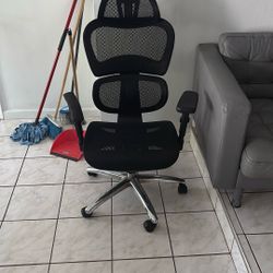 Good Conditions Chair And Individual Sofá