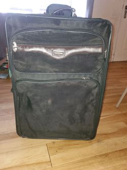 L Luggage & Carry On suitcases