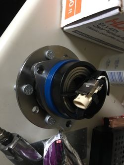 Chevy Malibu front hubs 1999-2003