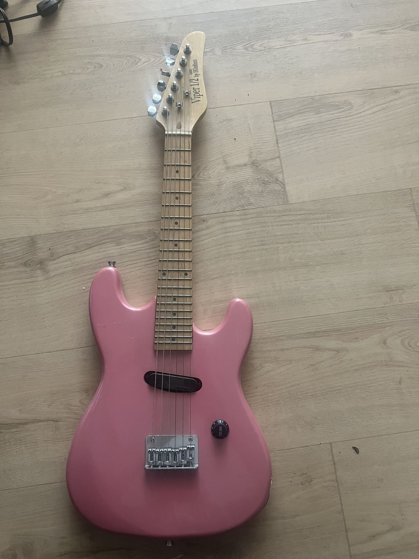 Viper 1/2 Electric Guitar Only $40