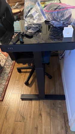 Electric standing height adjustable desk