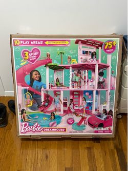 Barbie Dream House (BRAND NEW )