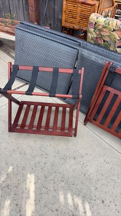Folding luggage stand