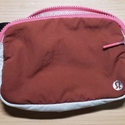 Lululemon Everywhere Belt Bag