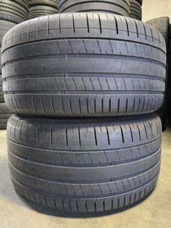 325 35 22 Pirelli Tires