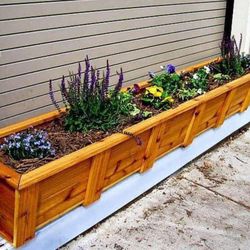 Custom deck balcony backyard landscaping succulent hanging planter vertical garden bed trellis cedar redwood 