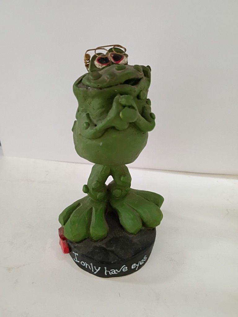 Cute! "I Only Have Eyes For You" Frog Statue 4-1/2 In Tall Perfect Condition Cash Only Please