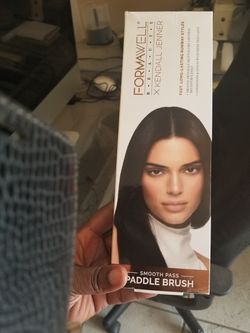 Kendall Jenner Paddle Brush