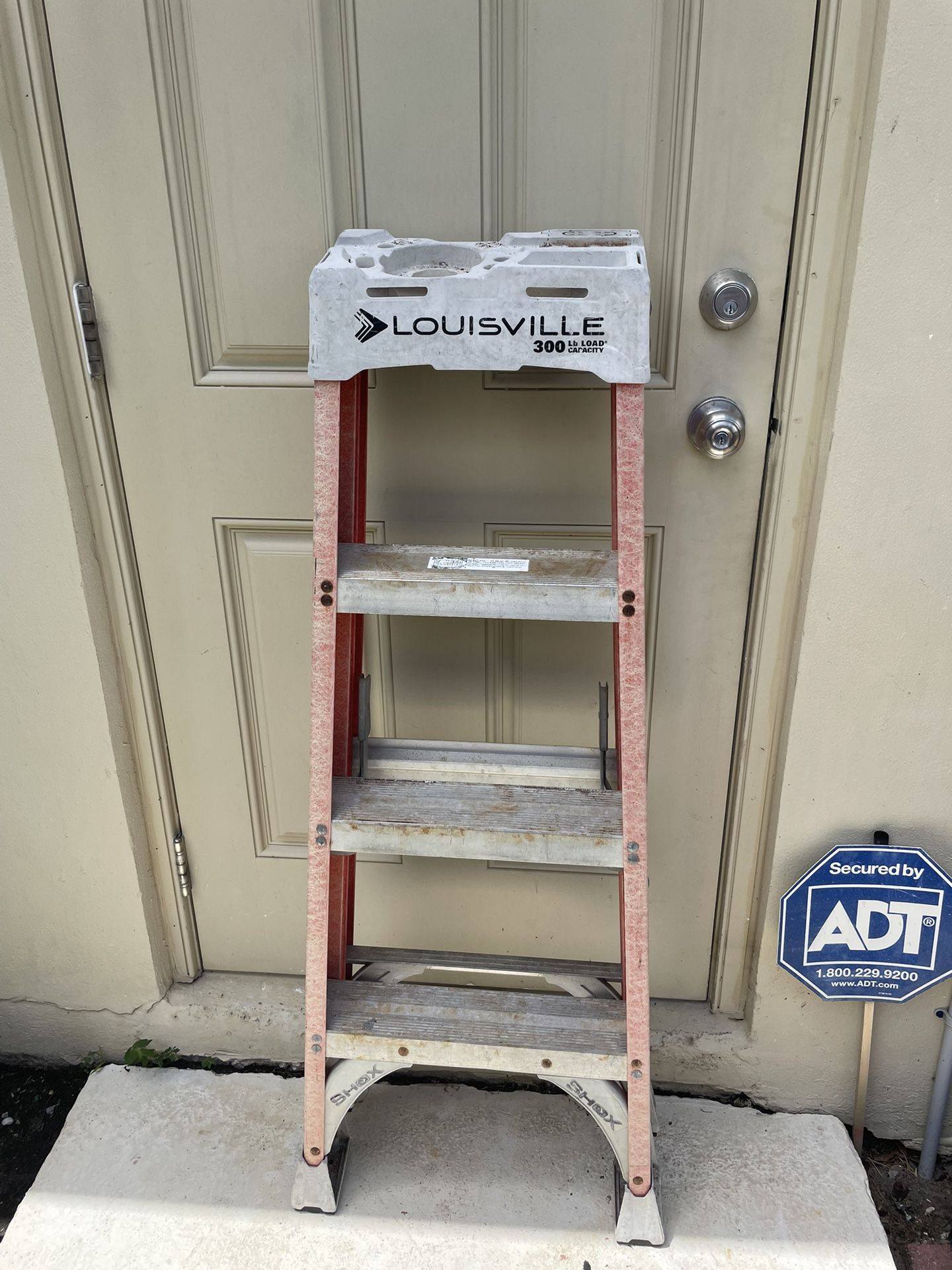 4 Foot Fiberglass Ladder 300 Pound Capacity Good Shape