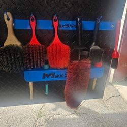 Max Shine Brushes Holders