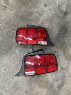 05-09 Ford Mustang tail lights