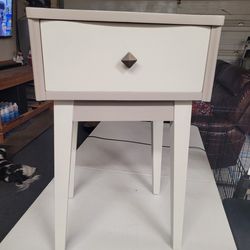 Vintage End Table / Side Table