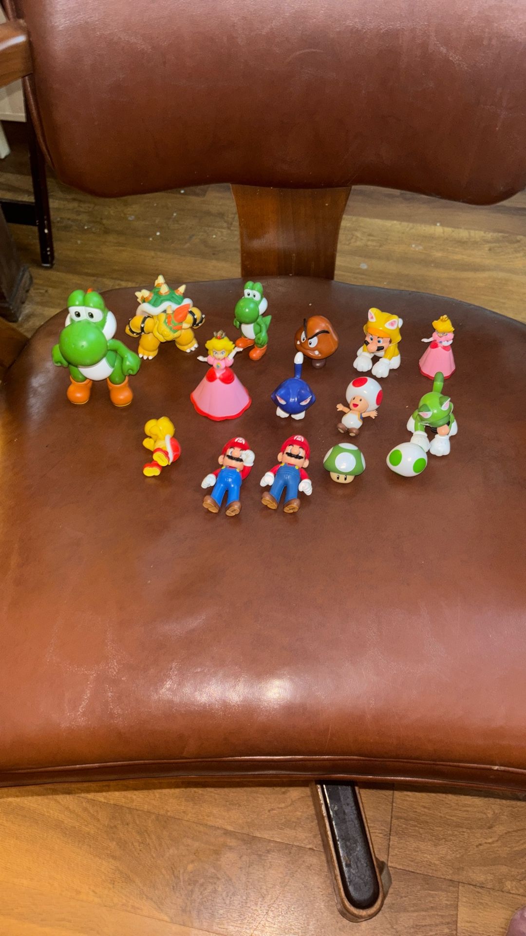 Super Mario Castle Nintendo Lot Of 15Action Figures Luigi Princess Peach Yoshi