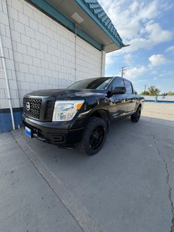 2017 Nissan Titan