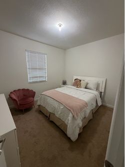 Sell queen bed, two night stands, 1 dresser
