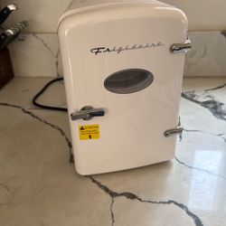 Frigidaire Mini Fridge 