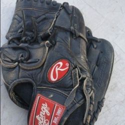 Rawlings Baseball Glove