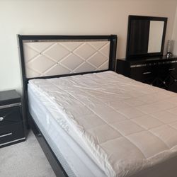 Bed Set For Sale (MUST PICK UP)