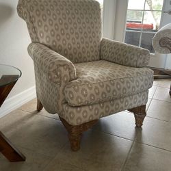 Accent chair