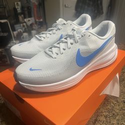 NEW Men’s Size 10 Nike Lightweight Revolution Blue Swoosh Half Price 