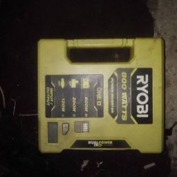 Ryobi 800-watt Power Inverter