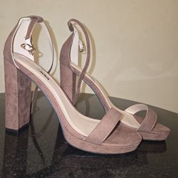 Brand NEW chocolate Brown Heels *FASHION NOVA *