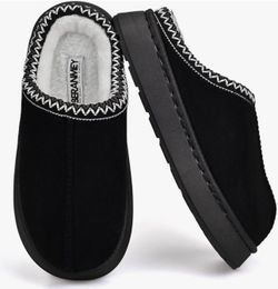 Cozy Thick-Soled Fuzzy Slippers – Indoor/Outdoor Comfort!  Size 6